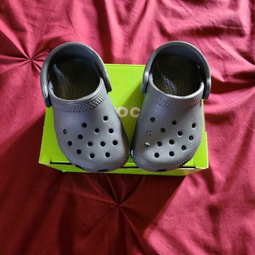 Boy's Crocs Sz 5